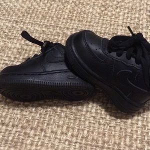 Black Nike sneakers size 3